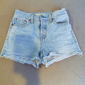 Levi’s wedgie short!! (NWOT)